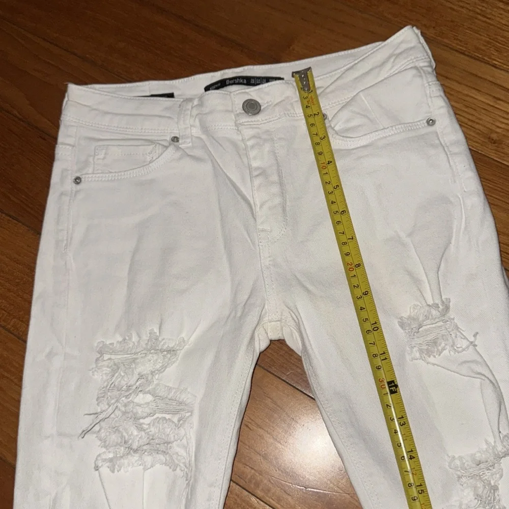 White Distressed Skinny Jeans size 4 US bershka ASOS pants - Picture 5 of 7